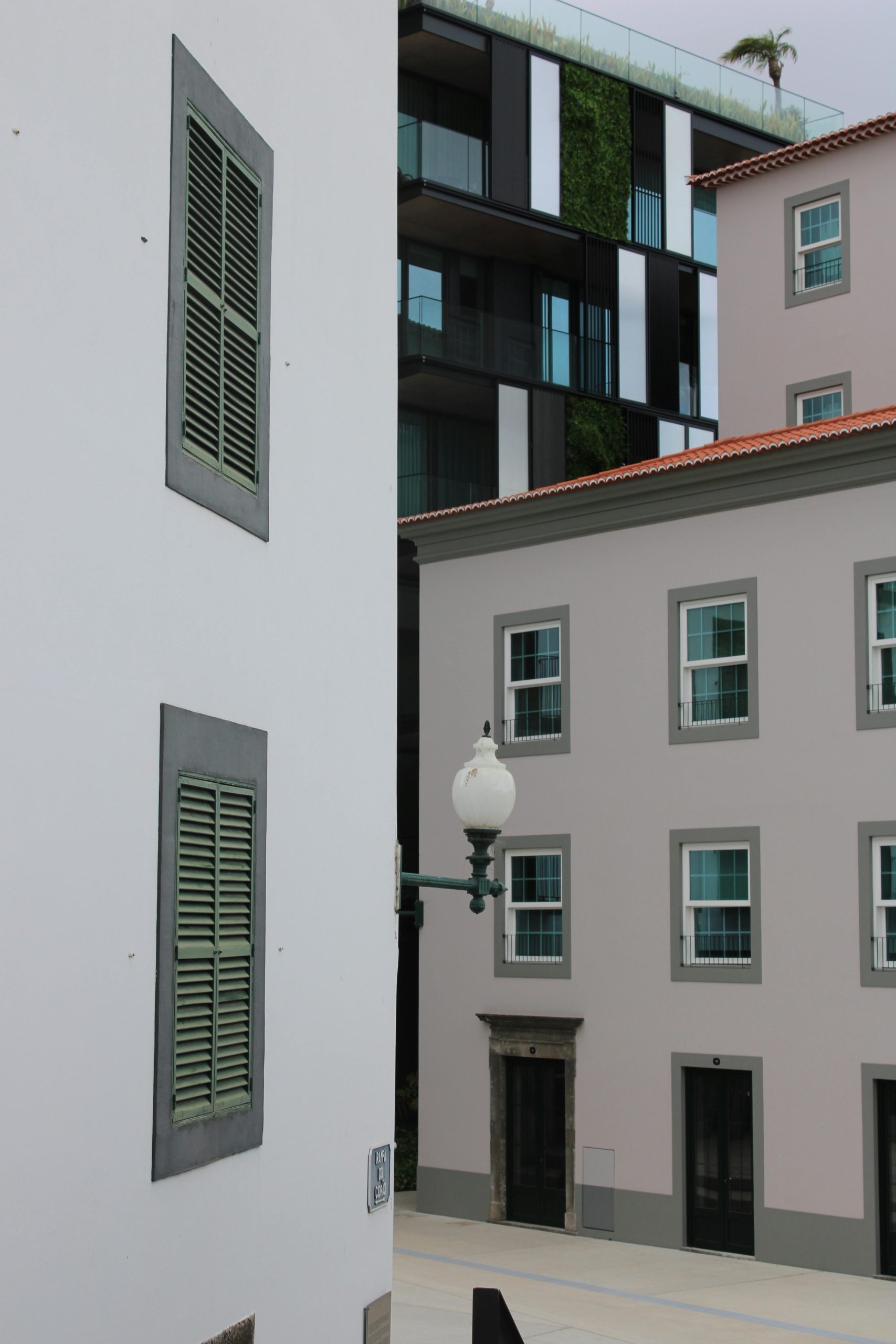 Edifício de habitação multifamiliar moderna em Portugal