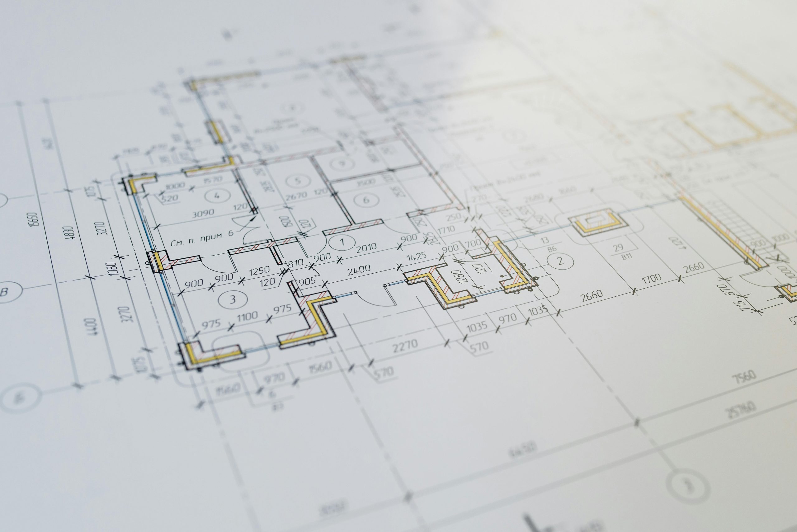 Projetos de especialidades em planta técnica de construção